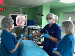 Краснодарские врачи спасли пациента от опухоли длиной со спичечный коробок
