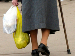 В Каневском районе неосторожный автомобилист сбил насмерть 77-летнюю старушку