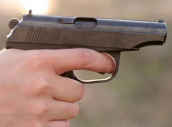 В Краснодаре мужчина угрожал подруге пистолетом из-за ребенка 