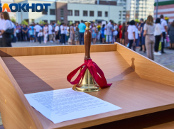 В Краснодарском крае 13-летняя девочка выпала из окна школы после тройки по английскому