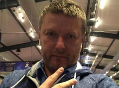 Евгений Кафельников считает русскую нацию позором из-за мусорного контейнера