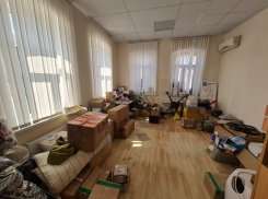 В Апшеронске власти хотят отобрать у волонтёров склад с гумпомощью для бойцов СВО
