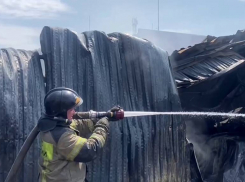 В Краснодаре загорелся цех по производству матрасов 