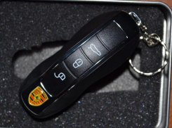 В Северском районе мужчина продавал шпионские брелки и «флэшки» 