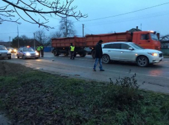 В Тбилисском районе пьяный тракторист наехал на двух пешеходов
