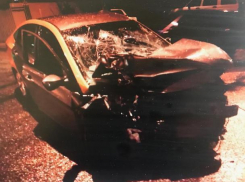 В Краснодаре 20-летний лихач на иномарке влетел под грузовик 