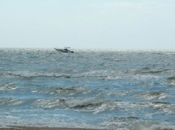 В Анапе людей унесло в море