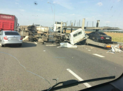  «ГАЗель» разорвало на части после столкновения с грузовиком на Кубани 