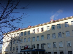 Ветер сорвал часть крыши краснодарской школы 