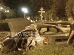 В Армавире два человека погибло в столкновении легковушки и мотоцикла