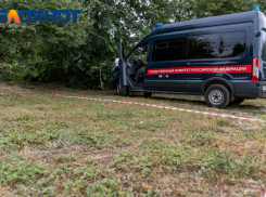 В Краснодаре 32-летняя женщина выпала с балкона многоэтажки