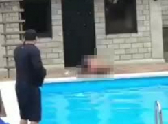 Прыжок в бассейн закончился для отдыхающего в Сочи больницей