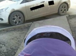 «Я ж мать №2»: в Краснодаре молодые мамы устроили жесткое противостояние с «козлами»-автомобилистами