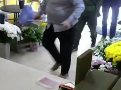  Босоногий наркоман, представившийся сотрудником госбезопасности, ограбил цветочный магазин в Краснодаре 