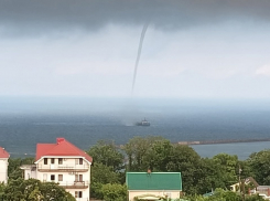 Смерч над морем запечатлели на видео в Краснодарском крае 