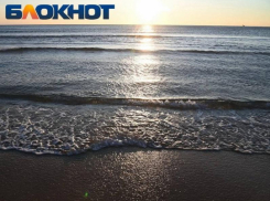 Жесткий шторм и 6-метровые волны угрожают побережью Кубани