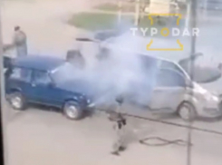 Момент взрыва «Нивы» с мужчиной в Ейске попал на видео