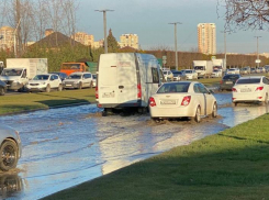Около парка Галицкого в Краснодаре разлилась канализация 