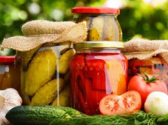 До пяти лет колонии грозит кубанцу за украденные у соседей соленья