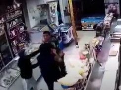 Сначала вдвоем, а потом толпой: на Кубани мужчину и его супругу избила компания друзей