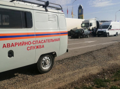 Один труп и девять пострадавших: на Кубани семь автомобилей стали участниками ДТП