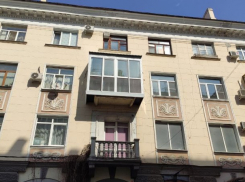 Балкон на месте: житель Краснодара проигнорировал требование мэрии убрать его 