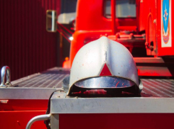 Во дворе краснодарской многоэтажки сгорели две машины 