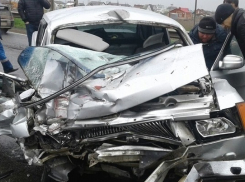 На Кубани в ДТП с грузовиком погибли двое человек