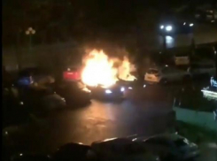 Около ресторана в Краснодаре сгорела машина