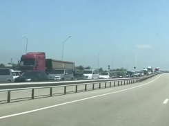  Многокилометровая пробка у Горячего Ключа закрыла дорогу к морю 
