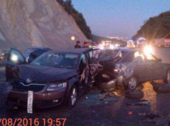 Водитель легковушки устроил жуткую аварию под Новороссийском