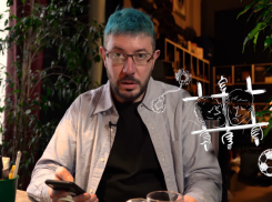  «Их надо подольше держать в тюрьме», - Артемий Лебедев про хавбека «Краснодара» Мамаева и его друзей 