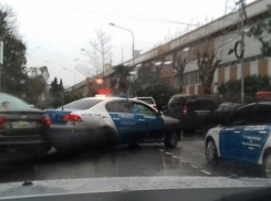 В Сочи в салоне припаркованной машины нашли тело женщины 