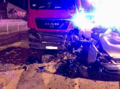 Два человека погибли, два в больнице: в Краснодарском крае произошло ДТП с фурой