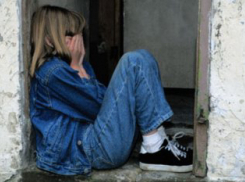 Педофил изнасиловал малолетних родственниц в лесополосе и снимал это на видео в Краснодаре