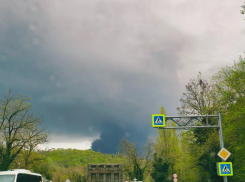 Запах гари, масляные пятна и смог: как живут туапсинцы после массированной атаки БПЛА