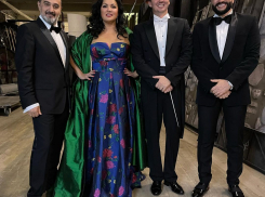 Анна Нетребко перенесла юбилейный концерт ради венчания потомка Романовых