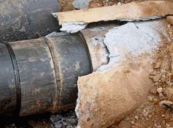 При ремонте коллектора на Октябрьской в Краснодаре обрушился грунт