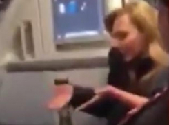 Возмутительный дебош москвички на борту самолета «Москва - Сочи» попал на видео