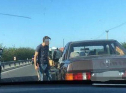 Под Краснодаром мужчина пытался «уладить» дорожный конфликт топором