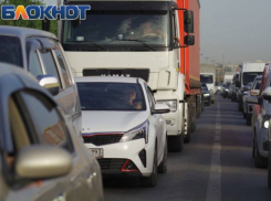 Восточный обход Краснодара стал алым из-за пробки в 3,5 км