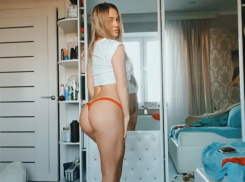 Сексуально подвигала ягодицами краснодарская блогерша Виктория Цатурян