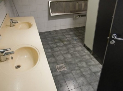 В Сочи педофил изнасиловал мальчика в мужском туалете 