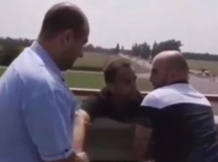 В сети появилось видео задержания преступника, сбежавшего в Армавире во время конвоирования