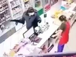 Грабитель с автоматом устроил стрельбу в магазине на Кубани