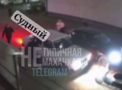 По факту массовой драки с перевернутым авто в Краснодаре возбудили уголовное дело
