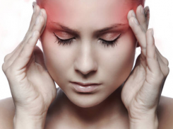 Как справиться с головной болью, рассказал врач-невролог 