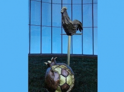 Скульптура петуха-футболиста в Сочи принесет удачу российской команде