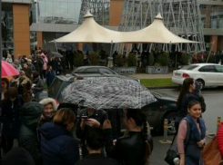  Из-за угрозы взрыва в Краснодаре эвакуировали людей из трех торговых центров 