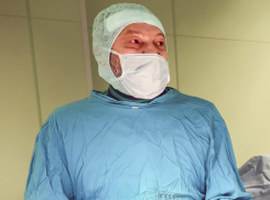 Краснодарские врачи удалили женщине опухоль размером с апельсин
